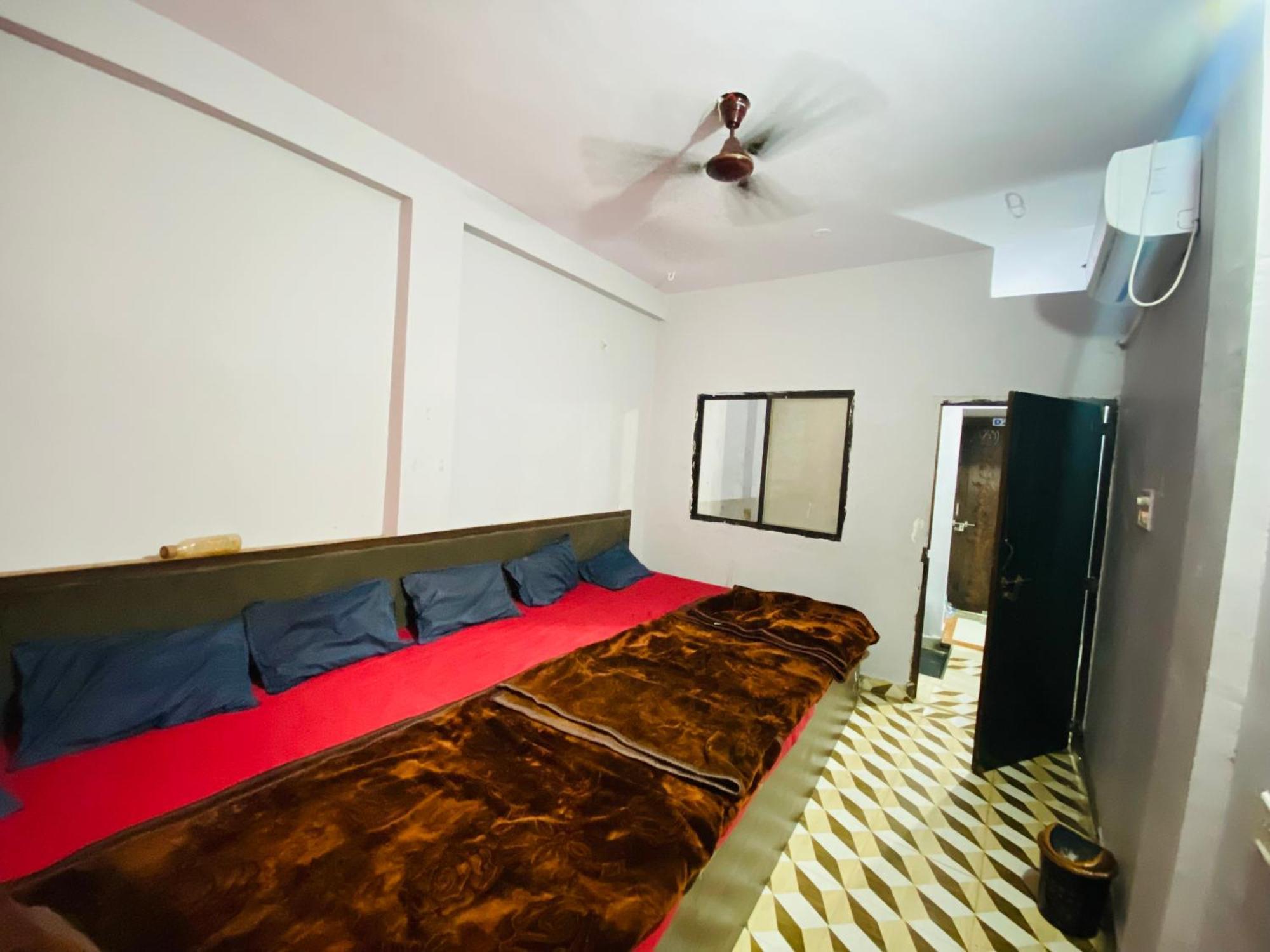 Hotel Ramghat View Ujjain Dış mekan fotoğraf